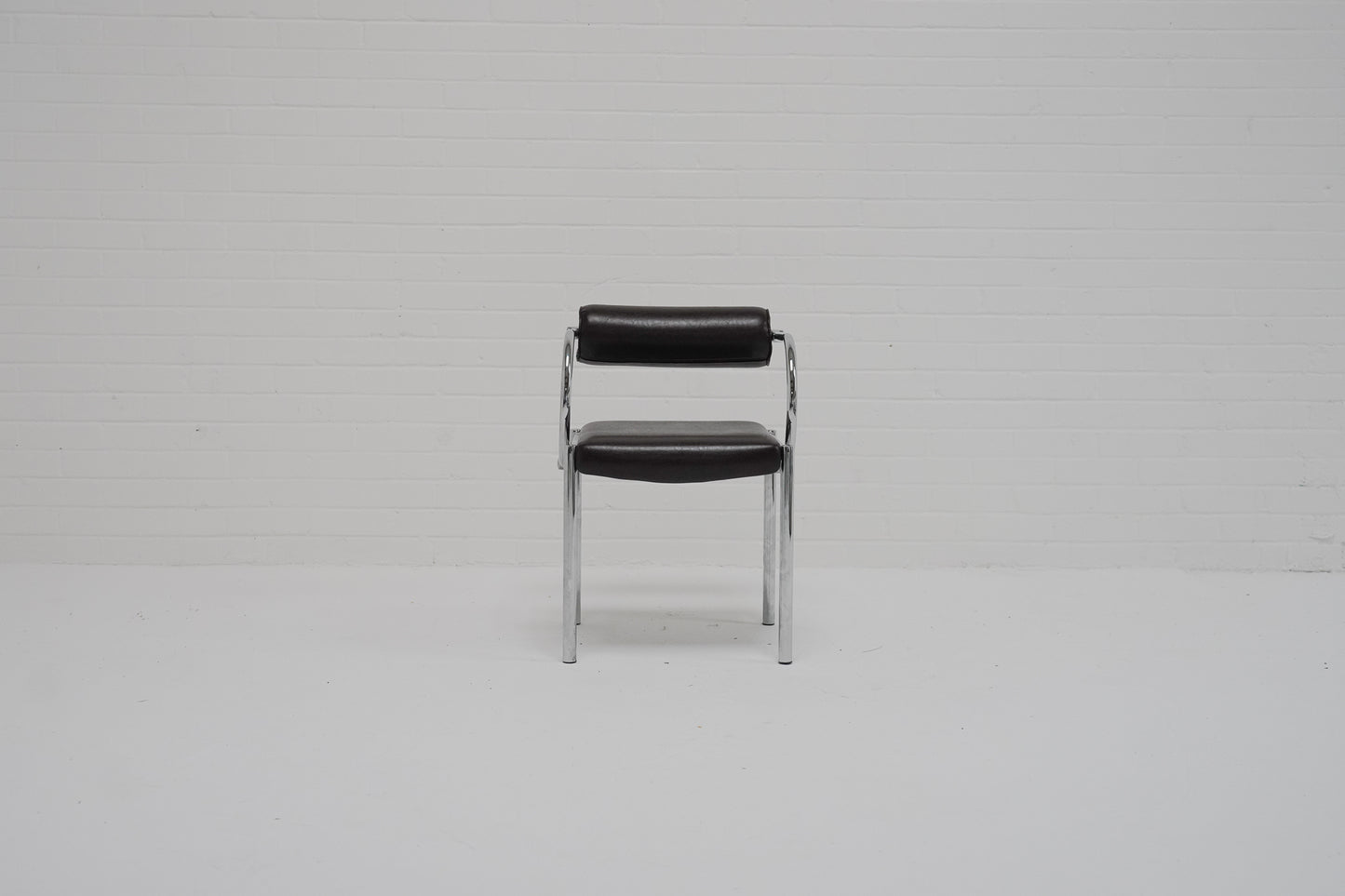 Sillas de estilo tubular Arcadia de Paolo Piva