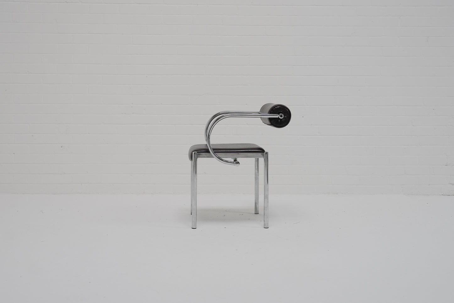 Sillas de estilo tubular Arcadia de Paolo Piva