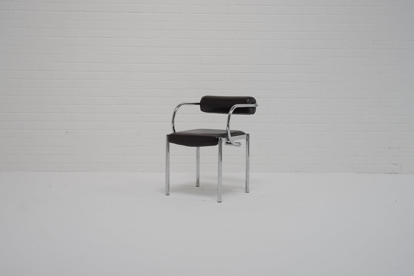 Sillas de estilo tubular Arcadia de Paolo Piva